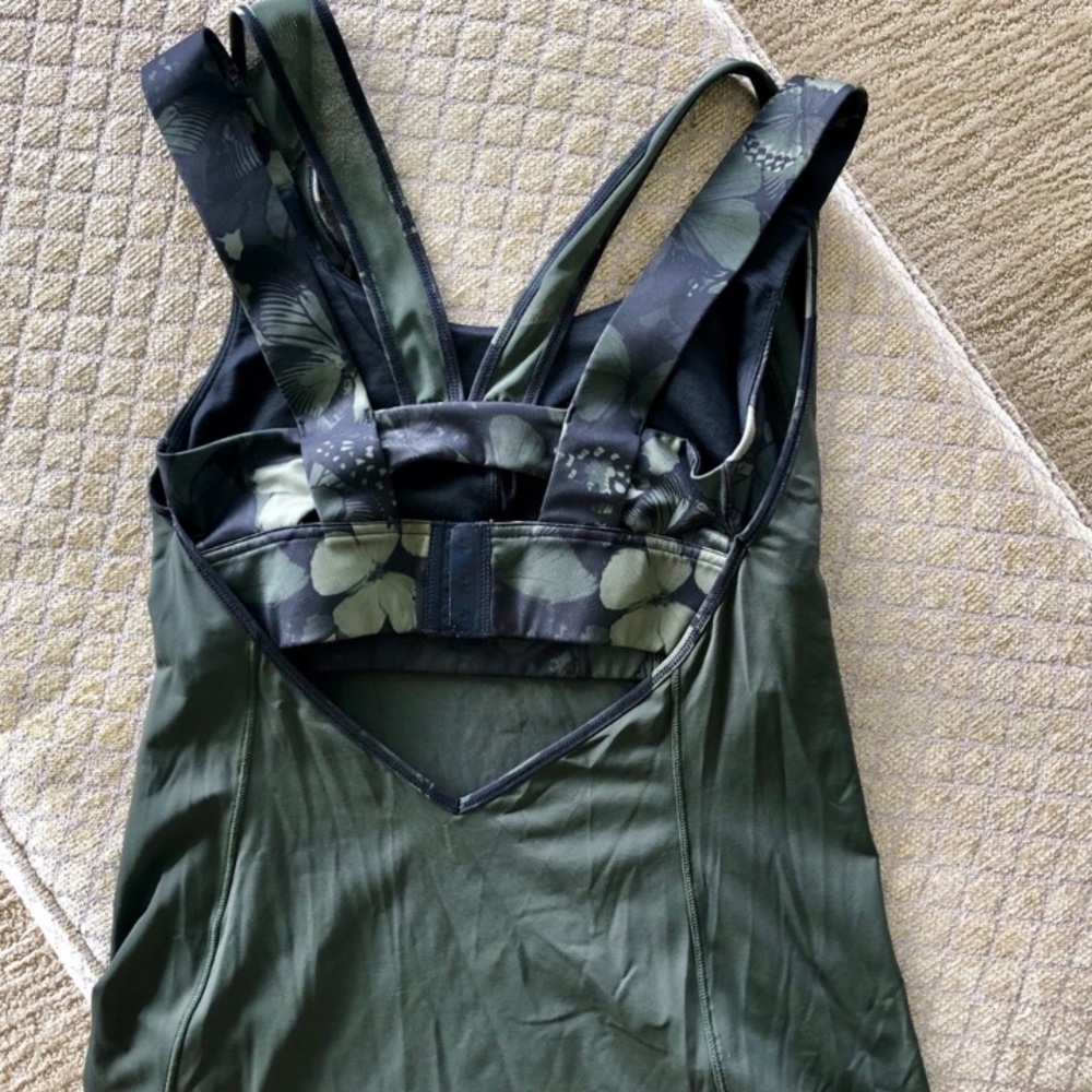 Lululemon tank!